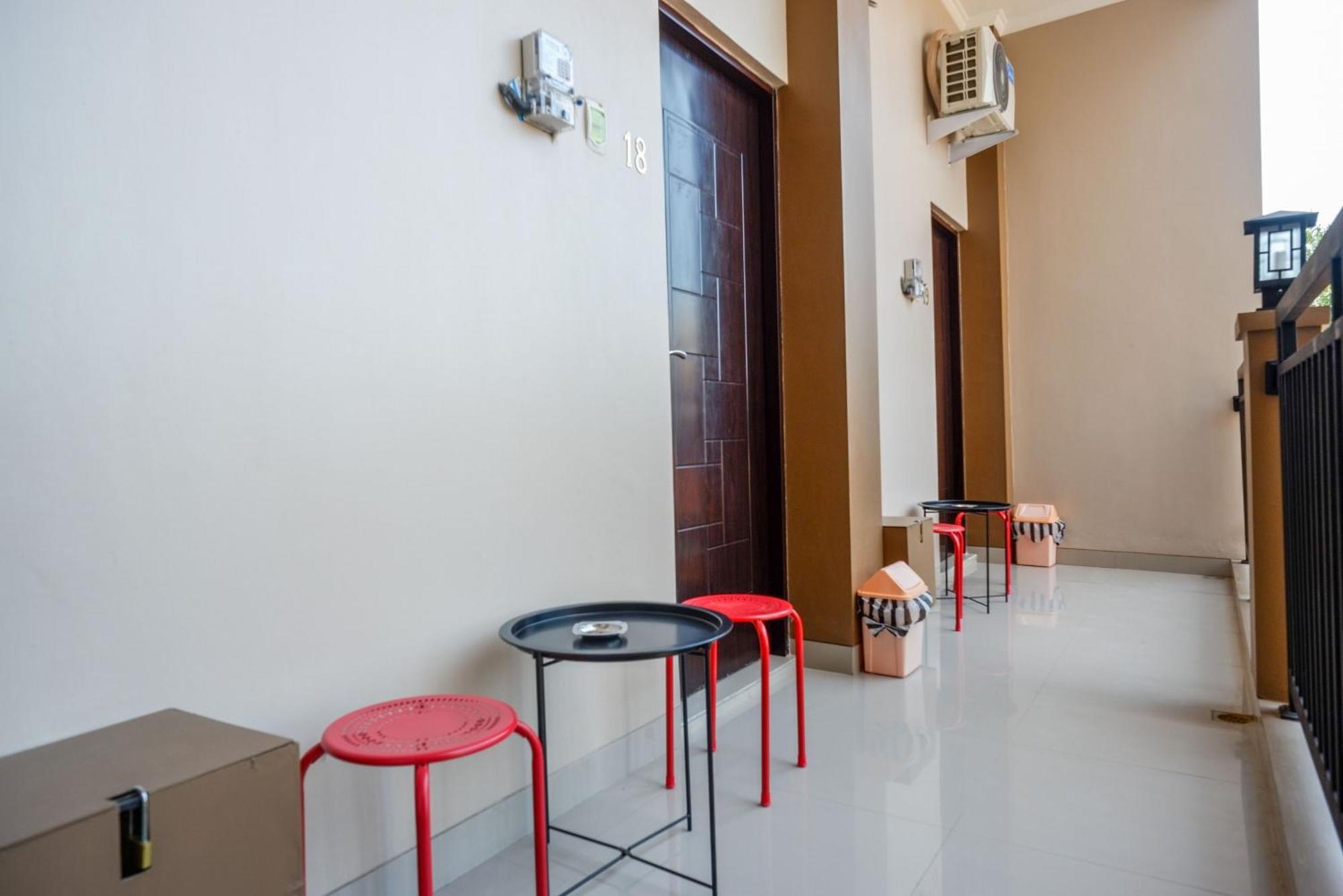 Urbanview Hotel Near Alun Alun Tegal Exterior foto